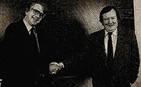 「전자력과 약한 힘의 통일이론」으로 1979년 노벨물리학상을 탄 글래쇼우(왼쪽)와 함께