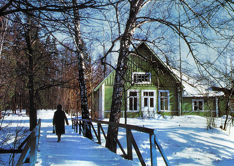 모스크바 북동 교외에 있는 별장지 아브라무체의 목조다차(작은 별장)
