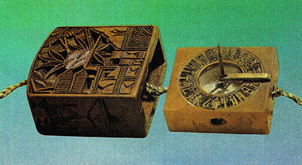 장식용 선추에 지남친과 영침(影針)을 장치,나침반(패철)으로도 쓰고 해시계로도 사용했다.(온양 민속박물관)