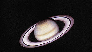 허블 망원경의 WF카메라로 찍은 토성의 모습