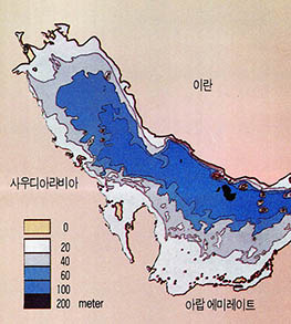 페르시아만은 평균 수심 1백m 이하의 얕은 바다다.