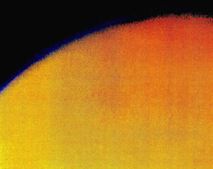 토성의 가장 큰 위성, 타이탄에는 톨린이 풍부하다.