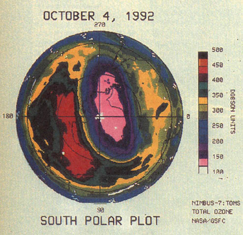 NASA(미항공우주국)의 인공위성 남부스가 찍은 남극상공 오존구멍(1992년 10월 4일). 연분홍과 진분홍지역이 온존농도가 가장 빈약한 곳으로 이를 보통 오존구멍이라고 부른다.