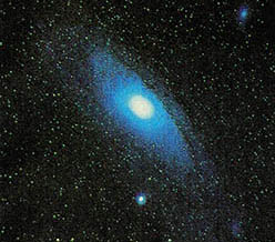 허블우주망원경이 보내온 안드로메다 은하게 사진^최근 두개의 핵이 발견돼 화제다.