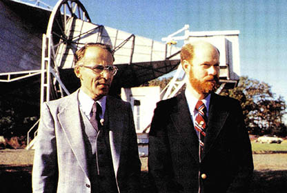 우주배경복사를 발견한 펜지아스(왼쪽)과 윌슨