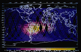 (그림3) 우리별 1호 고에너지 검출기로 관측된 방사선대의 흔적^브라질 남동쪽에 존재하고 있는 고밀도 지역(South Atlantic Anomaly라고함)을 잘 보여준다.