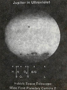 자외선으로 촬영한 목성. 나사에서는 허블 망원경이 보내온 각종 이미지 파일을 인터네트에 제공한다.