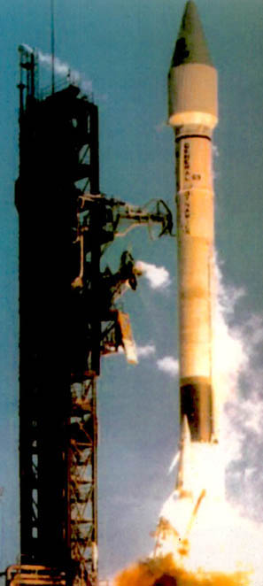 1995년 112월 2일 아틀리스 센토르 로켓에 의해 소호위성이 발사되는 광경(사진/ESA, NASA).