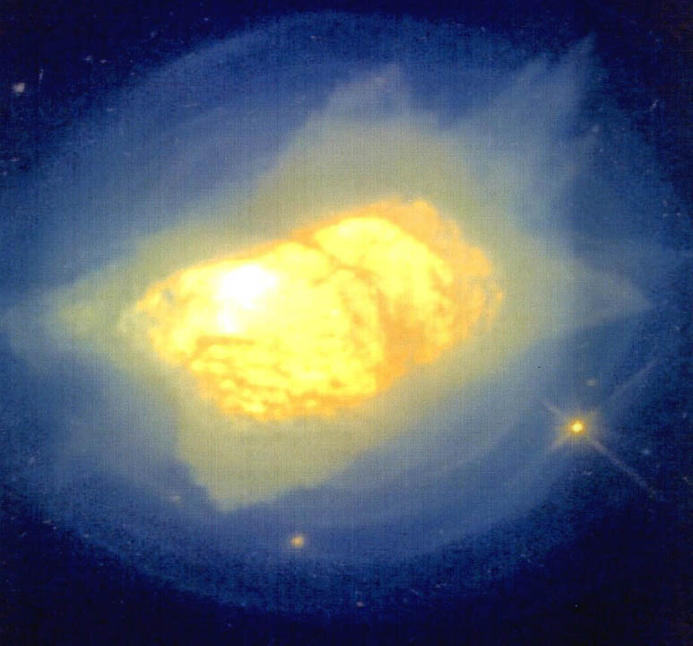 (사진3)공중폭파 장면을 연출하는 NGC7027^여름철 별자리인 백조자리 방향으로 3천광년 떨어져 있는 행성상성운이다(사진/H.Bond)