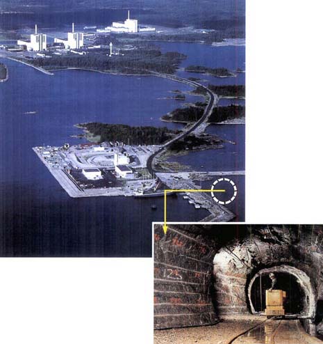 스웨덴 포스마크 원자력 시설 전경.사진의 위쪽에 위치한 원자력 발전소에서 사용한 폐기물들을 동그라미로 표시된 해저의 방사성 폐기물 처분장에 저장한다.