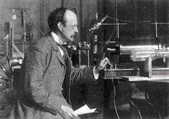 J.J.톰슨은 음극선을 이용해 전자의 전하와 질량비를 구함으로써 전자의 존재를 입증했다.