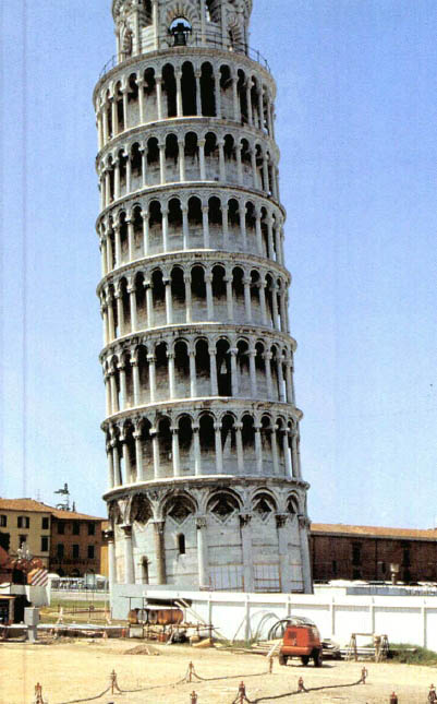 파사의 사탑^이탈리아 중부의 도시 피사에 세워진 사탑(1271-1350). 지반이 약해 세울 때부터 기우어졌지만 현재까지 쓰러지지 않아 '세계 불가사의'의 하나로 자주 거론된다.