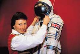 영국의 첫번째 우주비행사 헬렌 샤만. 그는 1991년 소유즈를 타고 8일 동안 미르를 방문했다.