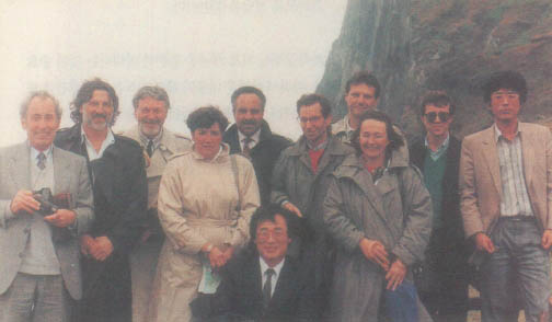 1989년 항공우주연구소 설립 과정에서 프랑스국립우주센터(CNES) 연구진들과 함께 로켓발사장 부지를 찾아다녔다. 왼쪽 끝은 책임자였던 호니트박사이고 필자는 가운데.