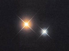 별들 중 많은 수가 쌍성계를 이루고 있다. 태양도 초기에는 쌍성계였을 가능성이 제기됐다. 그림은 북두칠성의 일원인 쌍성 미자르.