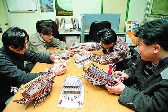 페이퍼매직은 풀과 가위를 사용하지 않고 다양한 건축물을 조립할 수 있다.