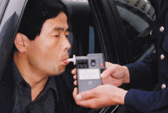 운전자의 음주측정기에 광섬유가 응용된 연구가 발표됐다.