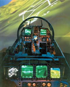 F-15K는 2명이 역할을 분담해 한대의 비행기를 조종하도록 만 들어졌다.