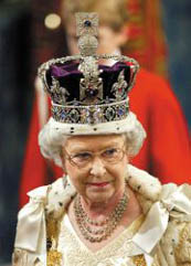 영국 엘리자베스여왕이 쓴 대영제국의 왕관을 보면, 붉은빛이 강렬한‘흑태자 루비’가 정중앙을 장식한다.