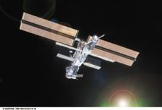 최근 NT와 ST가 융합함으로써 우주로 쏘아올리는 각종 장비를 소형으로 제작 하는 기술이 개발되고 있다.