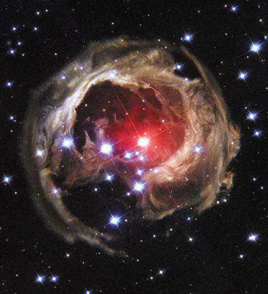 허블우주망원경이 찍은 ‘우주판’ 별이 빛나는 밤. 우리은하 외곽에 있는 별 ‘외뿔소자리 V838 ’의 폭발이 빚어낸 장관이다.