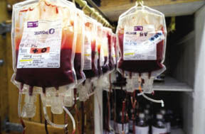 누구나 안심하고 수혈받을 수 있기 위해서는 혈액 공급체계를 철저히 관리, 감독해야 한다. 검사에 필요한 의학적 기준과 위반시 처벌 방법에 대해 명확하고 엄격하게 규정돼 있지 않은 현행 혈액관리법을 시급히 재정비해야 하는 이유다.