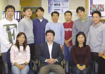 계산수학연구실 학생들과 함께 한 이창옥 교수(아랫줄 가운데).