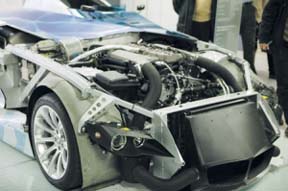 BMW 수소 자동차의 엔진. 기존 가솔린 엔진을 기초로 엔진의 연료 분사 시스템을 수소연료에 맞게 변형했다.