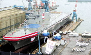 7월 12일 부산 한진중공업 부두에서 열린 '독도함' 진수식. 이 배는 배수량 1만4000t급으로 아시아에서 가장 큰 수송함이다.