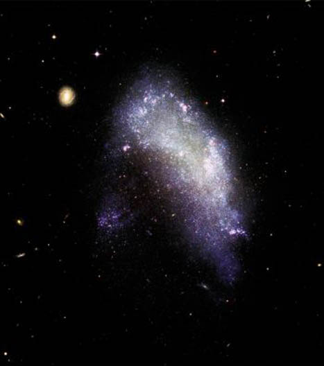 화살촉을 닮은 은하 'NGC1427A'.