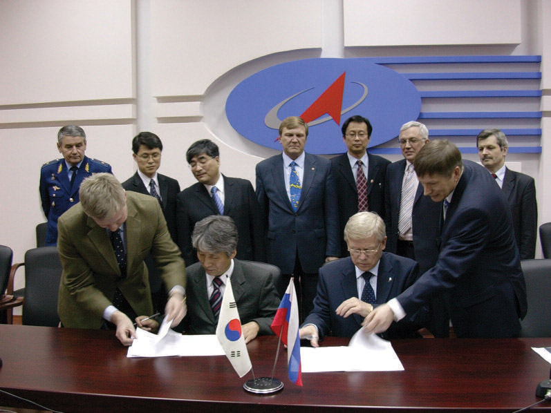 지난 4월 19일 항우연과 러시아 연방우주청이 한국 최초의 우주인 탑승에 대한 기본계약을 체결하는 장면.