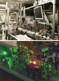 01펨토초 레이저에서 나온 빛이 X선 분광기를 거치며 결맞는 X선으로 다시 태어난다. 02티타늄사파이어레이저는 고출력의 펨토초 펄스를 만들어낸다.