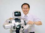 기계공학과 오준호 교수는 국내 최초의 휴머노이드 로봇 ‘휴보’를 개발했다.