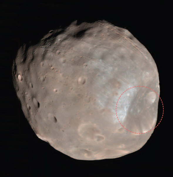 화성탐사선 MRO가 찍은 포보스의 고해상도 사진. 움푹 파인 ‘스티크니’라는 운석구덩이(빨간 원)가 눈길을 끈다.