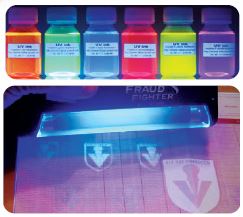 특정 파장의 빛을 쬐면 색깔이 나타나는 형광잉크를 이용해서 가짜를 물리칠 수도 있다. 형광잉크를 사용한 종이는 복사하거나 스캔해도 형광잉크까지 복사되지 않기 때문이다. 