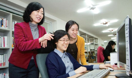 직원들과 함께 일하는 모습 속에서 대표님의 부드러운 리더쉽을 느낄 수 있었어요.