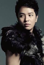 지난 4월 10일 김정훈은 2년간의 공백을 깨고 새 싱글앨범 '프레젠트'로 돌아왔다.