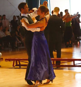 모던댄스 종목은 정해진 방법에 따라 춤을 춰야 높은 점수를 얻을 수 있다.