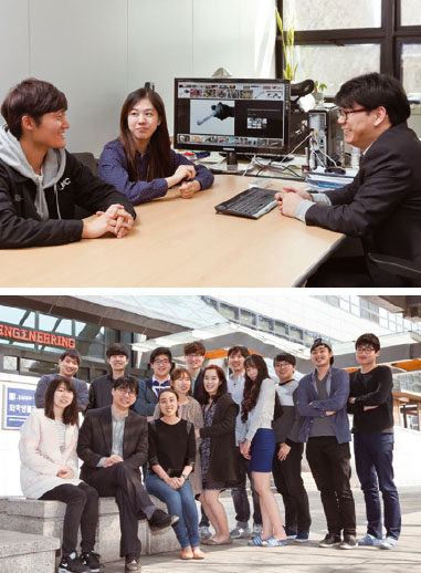 황석연 교수(위 오른쪽)와 인터뷰를 진행 중인 김현수, 남다은 학생 기자, 황 교수의 생체모방 재료 및 줄기세포 공학 연구실 학생들(아래).