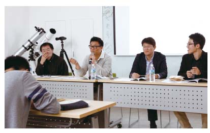 왼쪽부터 조주래 연구관, 박태서 연구사, 조장천 교수, 변지민 기자